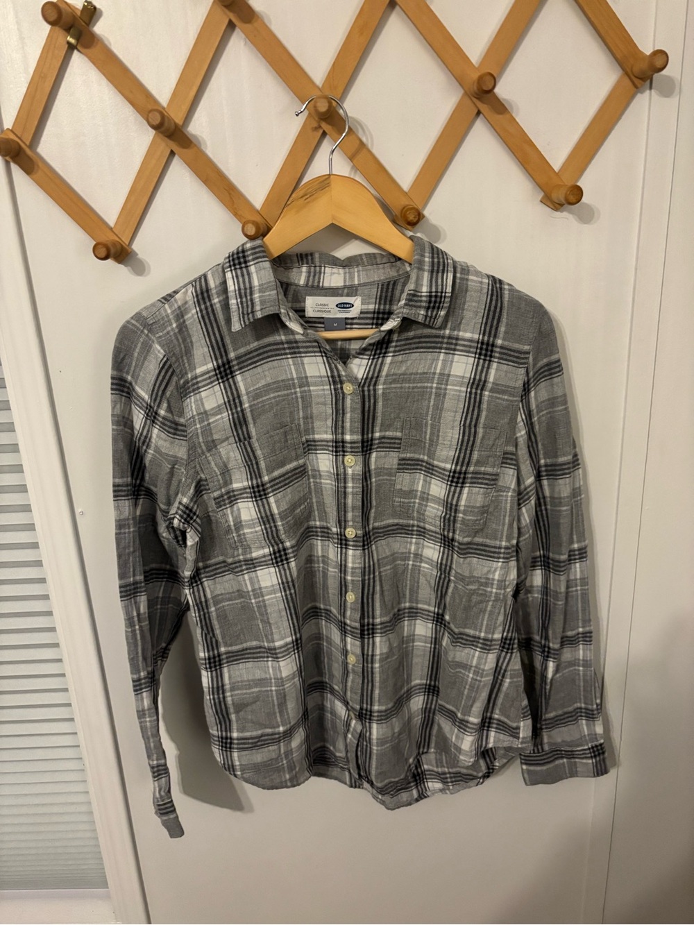 Old Navy Women’s Gray Plaid Button-Up Shirt